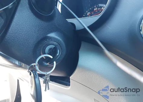 2010 Toyota Highlander Base V6 из США, поврежденный, VIN 5TDBK3EH2AS016069